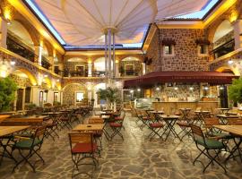 L'Agora Old Town Hotel & Bazaar，位于伊兹密尔阿德南·曼德列斯机场 - ADB附近的酒店