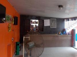 Latindoes Guest House and Bar，位于Epe的酒店