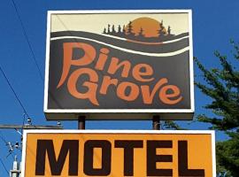 Pine Grove Motel，位于苏圣玛丽的汽车旅馆