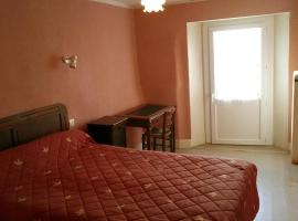Hotel Paul Laures，位于Grandrieu的酒店