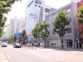 木屋酒店，位于釜山釜山电影中心附近的酒店