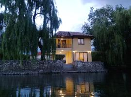 River House Buna，位于莫斯塔尔Željeznička Stanica Maloševići附近的酒店