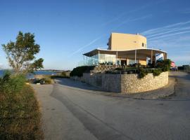 Apartments & Restaurant Condura Croatica Nin-Sabunike，位于宁的酒店