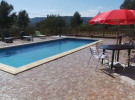 Hotel Restaurant Cau Blanch，位于Useras的酒店