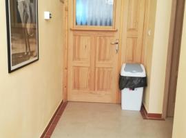 Cinema House Single & Double Rooms & Studio Apartments，位于普拉的民宿