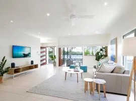Tranquil & Modern Riverside Getaway