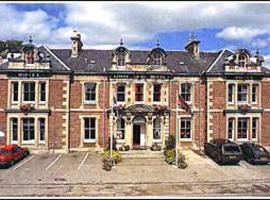 Lovat Arms Hotel，位于比尤利的酒店