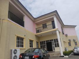 Deroma Hotel and Suites，位于Kuje的酒店