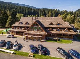 斯特拉尚夫卡让斯卡考利巴酒店，位于利托斯基简的酒店