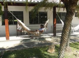 Hotel Aguas Claras de Raposo，位于伊塔佩鲁纳的酒店