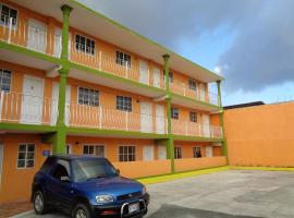 Tropical Manor Inn Half-Way-Tree，位于金斯敦的酒店