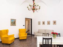 Casa Carducci - Spacious historical home close to the beach，位于因佩里亚的酒店