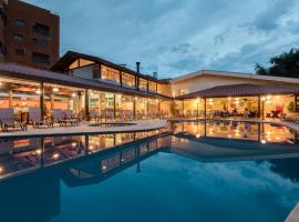 LS别墅酒店和Spa中心，位于阿瓜斯-迪圣佩德罗Doctor Octavio Moura Andrade City Park附近的酒店