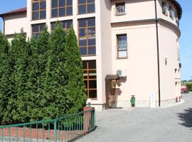 Hotel Oaza，位于普鲁德尼克的酒店