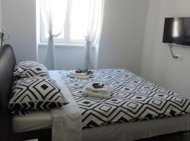 Apartment & room Ivan，位于希贝尼克的浪漫度假酒店
