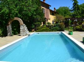 菲奥里尔2号酒店，位于Borghetto Di Borbera的酒店