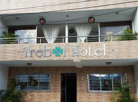 TRÉBOL HOTEL CISNEROS，位于Cisneros的酒店