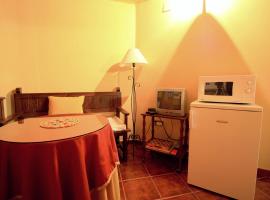 La Boticaria Casa Rural Apartamento，位于Descargamaría的酒店