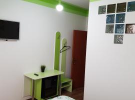 Zenith Hotel，位于Păuliş的酒店