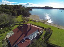 Oakura Bay Villa - Stay Waiheke，位于Te Whau Bay的酒店