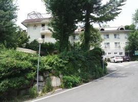 索拉克花园度假酒店，位于束草市的酒店