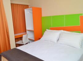 钛金快捷经济型酒店，位于雅加达雅加达东部的酒店