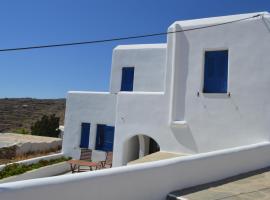 Superb view House-Sikinos Island-Chorio，位于锡基诺斯岛的度假屋