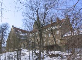 Schloss Helmsdorf，位于施托尔彭的酒店
