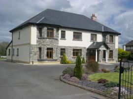 阿维纳之家住宿加早餐旅馆，位于阿斯隆Derryglad Folk Museum附近的酒店