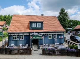 Hotel Garni und Gaststätte Zum Holzfäller，位于施尔奇Stammhaus Schierker Feuerstein附近的酒店