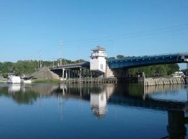 Big River Marina & Lodge，位于Astor的酒店