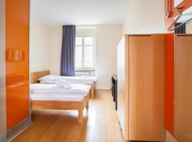 easyHotel Basel - self service and self check-in，位于巴塞尔Clara的酒店