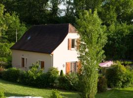 Gîte le Noyer - l'Ancien Vignoble，位于Saint-Julien-de-Lampon的酒店