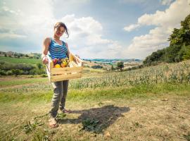 Agriturismo Fonte Carella，位于Monte San Pietrangeli的带停车场的酒店