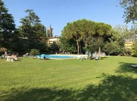 Mansarda Residence L'Oliveto in un parco di 9000 mq con piscina