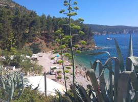 Apartments Frenkie，位于科米扎的舒适型酒店