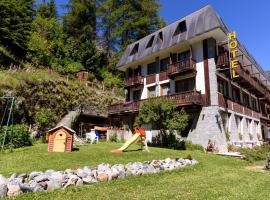 根奇安拉酒店，位于尚波吕克Frachey - Alpe Ciarcerio funicolar附近的酒店