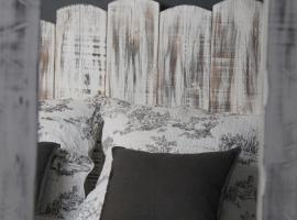 Charme & Confort- Les Cottages du Bassin d'Arcachon- Petit-déjeuner sur demande - Nuitée, Court séjour, Semaine，位于居让梅斯特拉的豪华型酒店