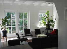吉娜花园别墅公寓，位于阿姆斯特丹伊索拉托维格地铁站附近的酒店