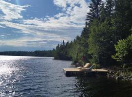 Résidence touristique Lodge des Bois，位于Saint-Félix-d'Otis克罗西埃峡湾码头附近的酒店