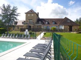 Logis hotel-restaurant les collines 59 route des crêtes，位于Cublac的酒店