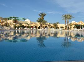 Hotel Venice Beach- Families and Couples Only，位于特里法的酒店