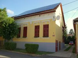 亚库斯哈兹公寓