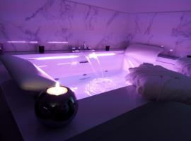 La Pause Romantique，位于多勒的带按摩浴缸的酒店