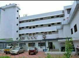 Queens Tourist Home，位于Badagara的酒店