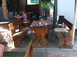 Hotel Gostopriemnitsa Tsiprovtsi，位于Chiprovtsi的酒店