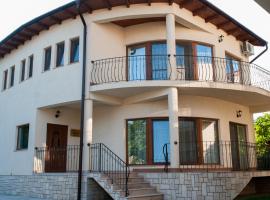 Complex Adal，位于艾福雷诺德的酒店