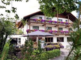 赖纳斯酒店，位于格拉弗瑙Sommerrodelbahn Grafenau附近的酒店