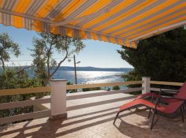 Apartment Milka by the Sea，位于卡尔卢巴格的酒店