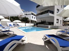 Apartments Villa Aquamarie，位于特罗吉尔的带泳池的酒店
